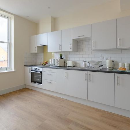 Apartment 7, Isabella House, Aparthotel, By Rentmyhouse Херфорд Екстериор снимка