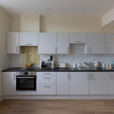 Apartment 7, Isabella House, Aparthotel, By Rentmyhouse Херфорд Екстериор снимка